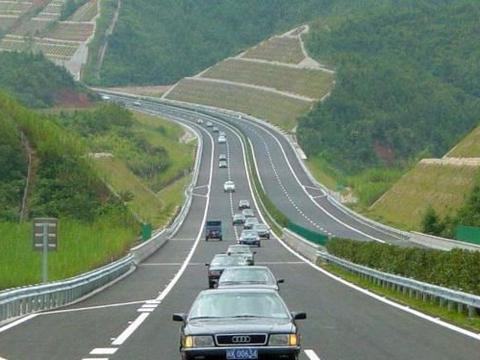 在跑长途前，应该如何检查车辆？