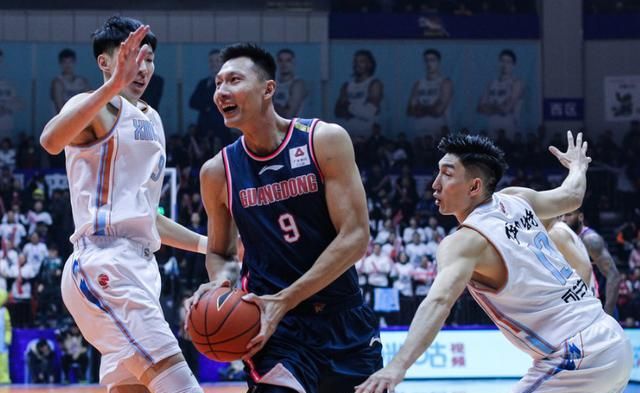 13连胜!广东男篮双杀新疆男篮,范子铭高光26+12,易建联17+11