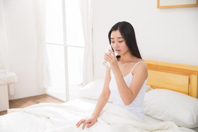 45岁以后,坚持“早起3慢,睡前3不”,一般都很健康,易长寿