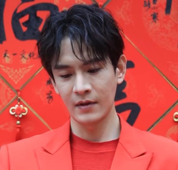 央视镜头区分明星的真实颜值,淡化毛孔护肤法让你抗住镜头!