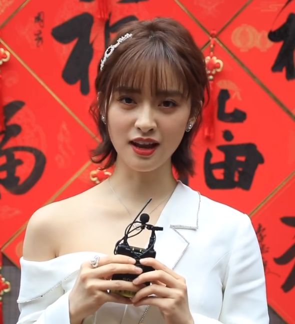 央视镜头区分明星的真实颜值,淡化毛孔护肤法让你抗住镜头!