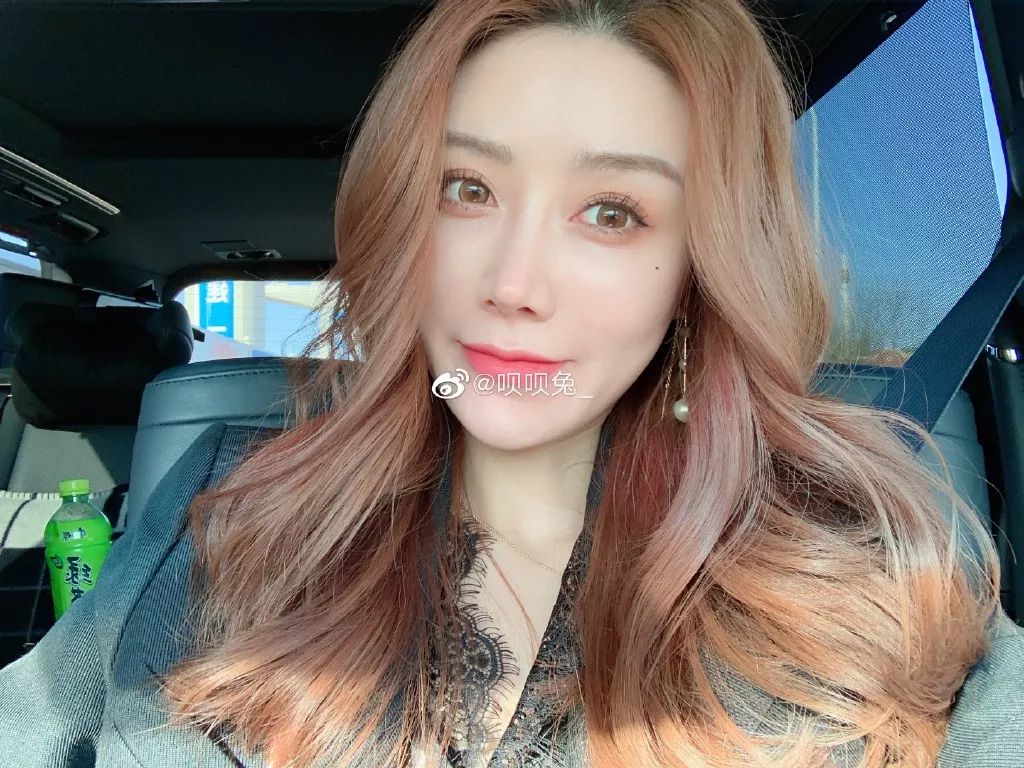 抖音金牌女秘书、土味街拍一姐,被玛丽苏女霸总碾压到渣都不剩!