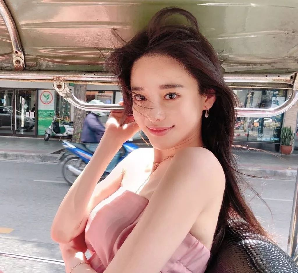 抖音金牌女秘书、土味街拍一姐,被玛丽苏女霸总碾压到渣都不剩!