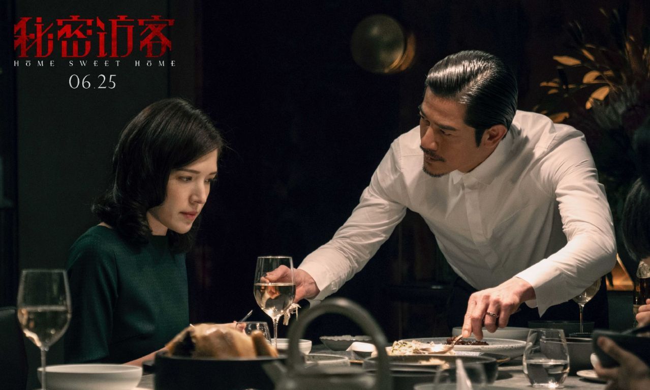 许玮甯奔四状态好,穿连衣裙扎苹果头白得发光
