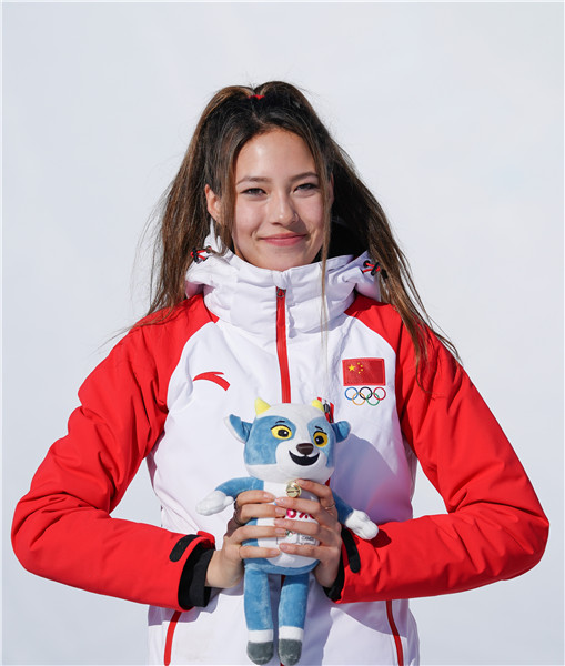 归化美少女一口京片子,16岁谷爱凌夺冬青运会中国队雪上首金