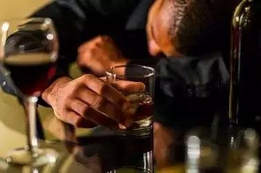 刘强东性侵案中被忽略的陋习,每年要了10万人的命