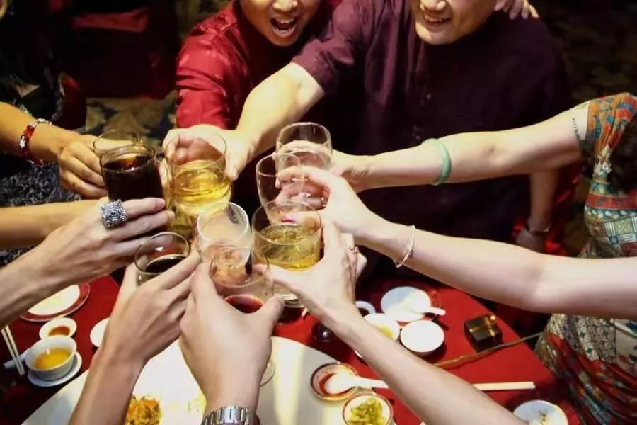 刘强东性侵案中被忽略的陋习,每年要了10万人的命