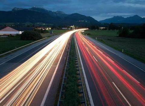 跑高速前懂这招，事故率大大降低