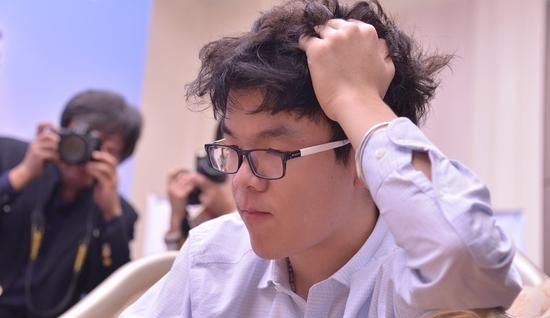 柯洁执白中盘不敌朴廷桓 评论区又被攻占了