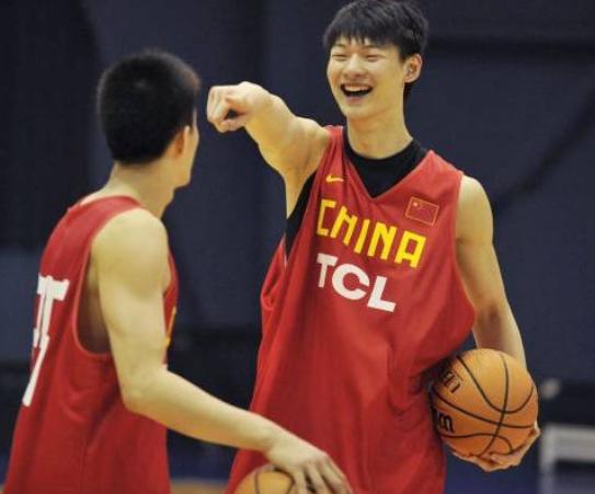破了CBA十多年的纪录!带领球队由危转安!凭他能接任易建联