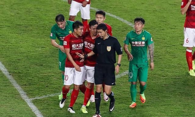 金哨杜俊受贿,中国足球至今难走出阴影!网友拍到其出狱后落魄