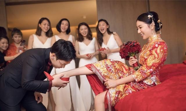 我国首位奥运五金王,1米58娶最美体操女神,娇妻肤白貌美成焦点