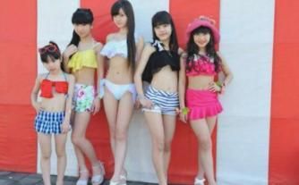 日本小学生女团出道,平均年龄12岁,穿比基尼轮流走秀引发争议