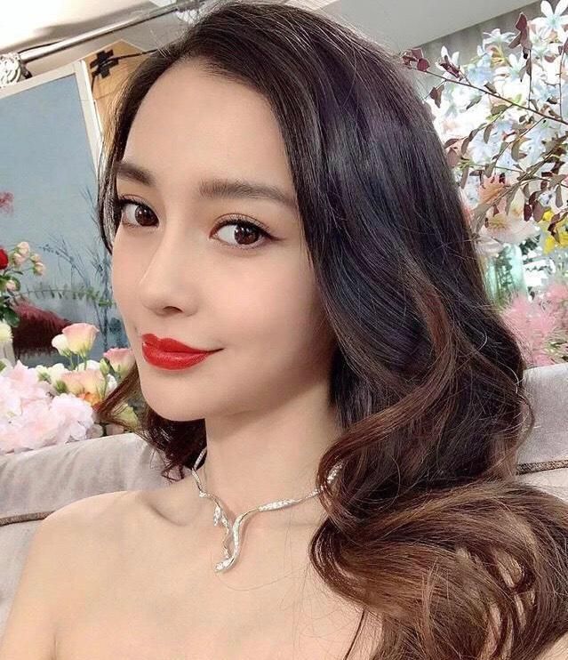 过年“口红”不能输!学热巴和Angelababy新年聚会稳赢
