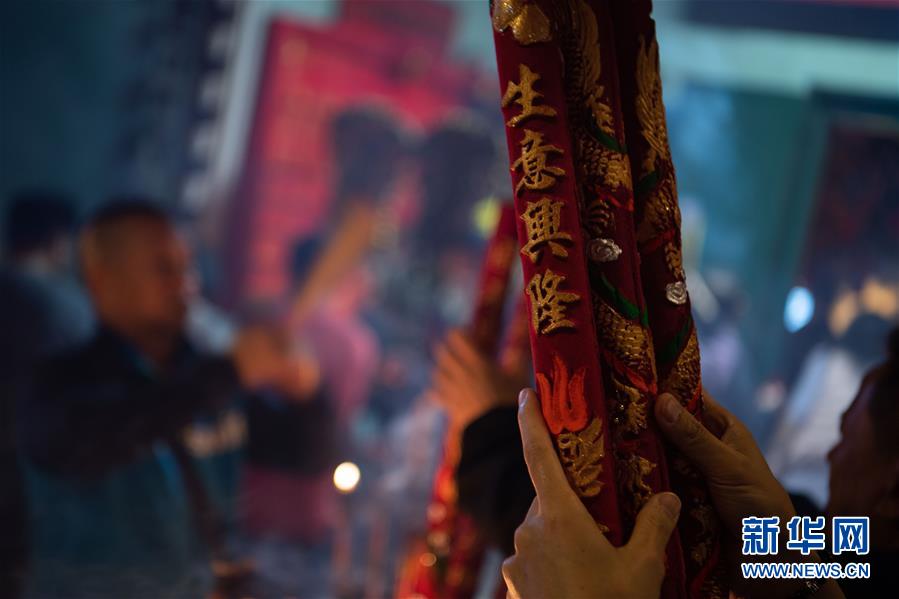 澳门市民农历新年上香祈福