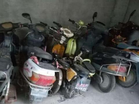 旧电动车别再卖废铁了，车上这个东西，能卖1000块钱