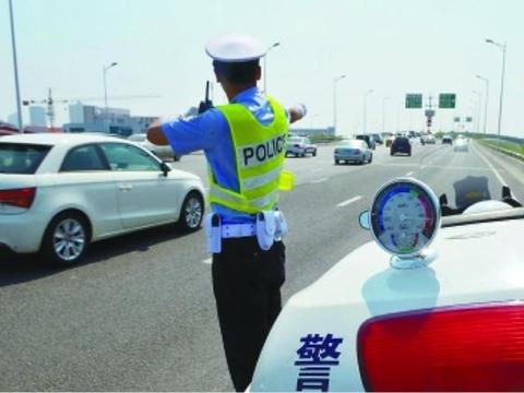交警最喜欢查的4种车，开着上路就得有心理准备，就盯着你呢