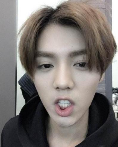男明星的直男自拍迷之角度帅哥变丑男快收了神通吧