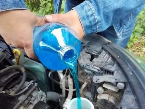 玻璃水没了可以自己加吗？维修工急眼了：你是想大修发动机？