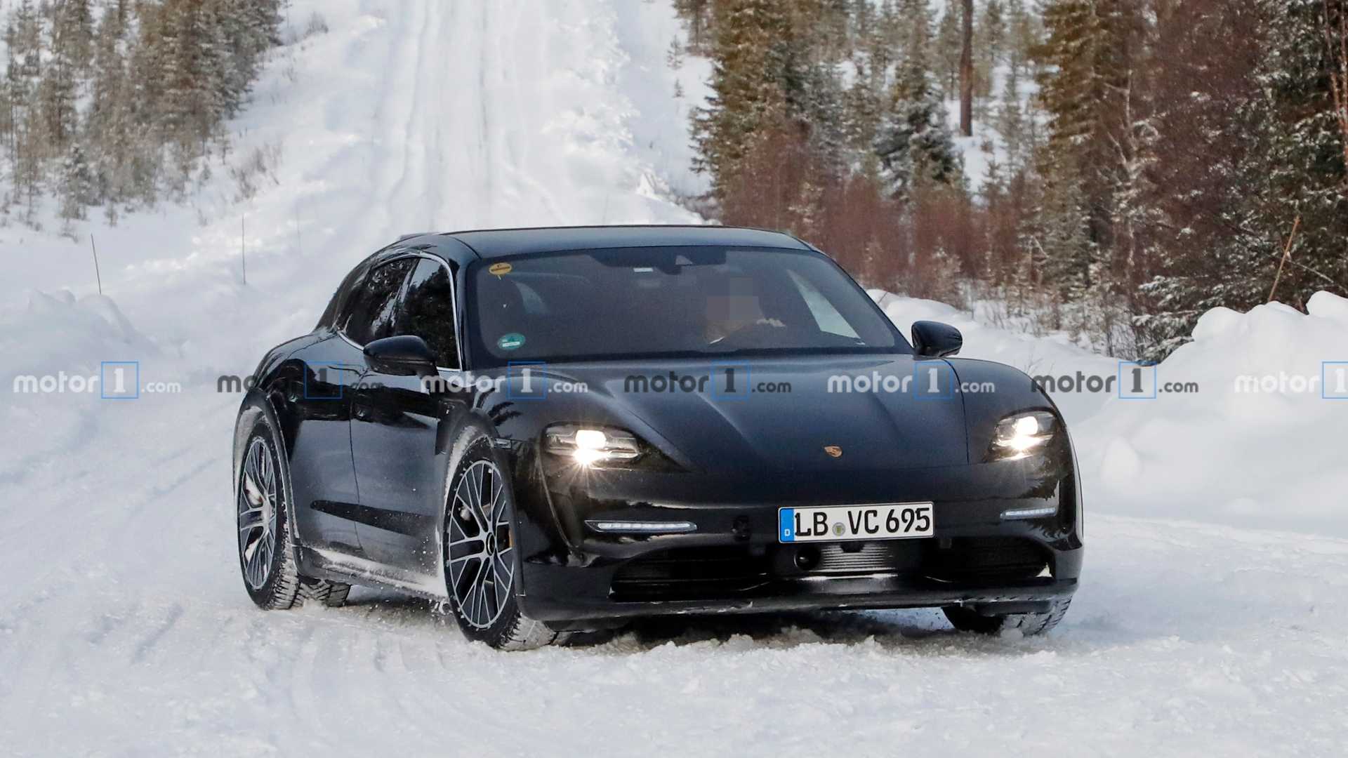 保时捷纯电豪华轿车Taycan旅行版谍照曝光,雪中漂移