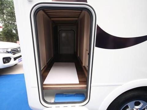 国六排放皮卡房车，配置全面升级满足一家四口出行，售价27.88万