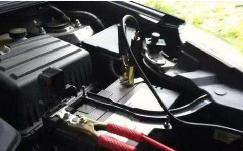 如果汽车在启动中突然断开蓄电池会是什么情况？会损坏电脑版吗