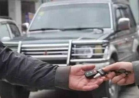 车子借给兄弟，还车时洗了车还做了保养，车主看完脸一黑：绝交