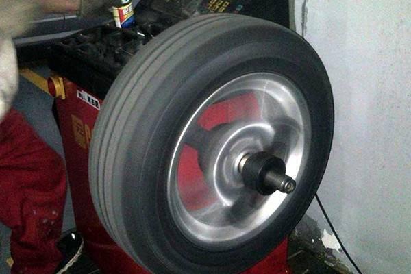 车辆不抖动就动平衡正常？6种情况需要做车轮动平衡