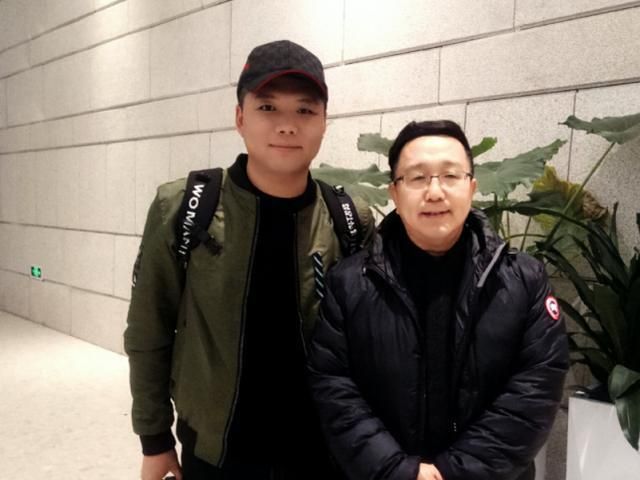 58岁句号妻子近照曝光,比他小11岁太有夫妻相|句号|郭雅丹|小品_新浪