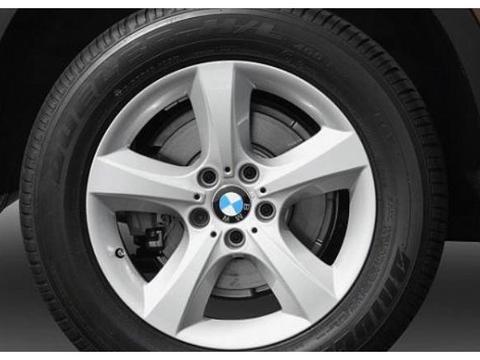 车轮一万公里要换位对调？原来这么多好处，新手司机应该了解