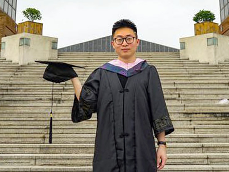 宁波大学的"独苗男生",曾经一个人读历史专业,一个人拍毕业照