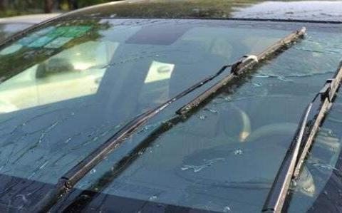 哪些状况发生时需要更换雨刷器？