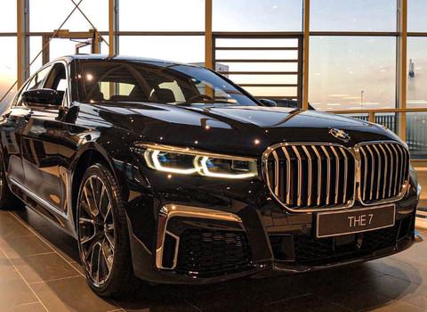 新款宝马7系到店实拍，5.2S破百，颜值爆棚，要火！