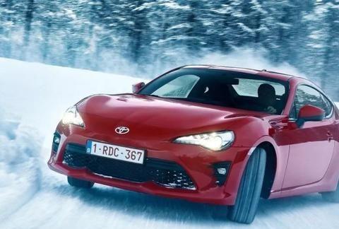 丰田小跑车大变身，全新86将搭斯巴鲁2.4T发动机，超255匹更有趣