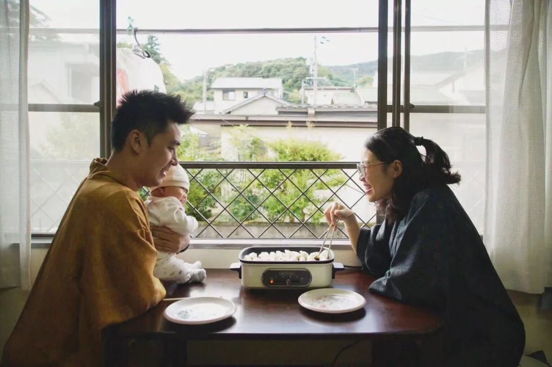 跟着综艺和Vlog,“神游”世界