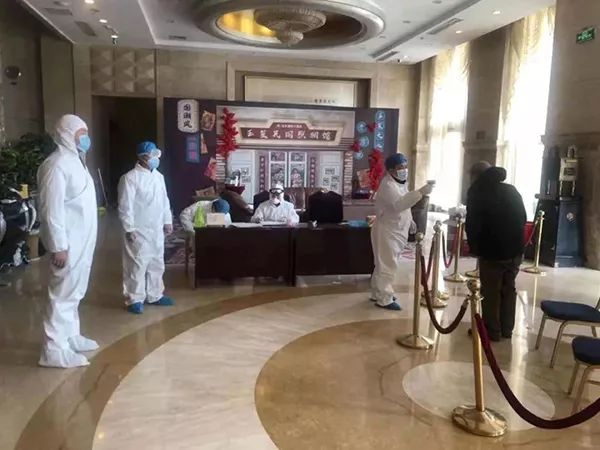 张玉平率领的6人执勤小组在玉丰大旅店执勤。
