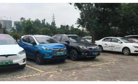 什么时候买车最便宜？内部员工：挑这三个时间下手，亏本都卖