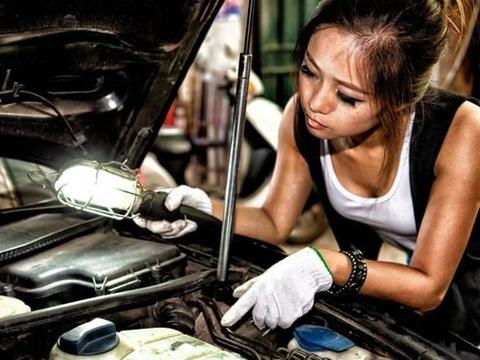 新车什么时候做首保？公里数和时间以哪个为标准？