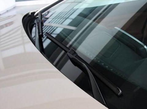 有骨雨刷和无骨雨刷有什么区别？为什么现在车企都说无骨的好？