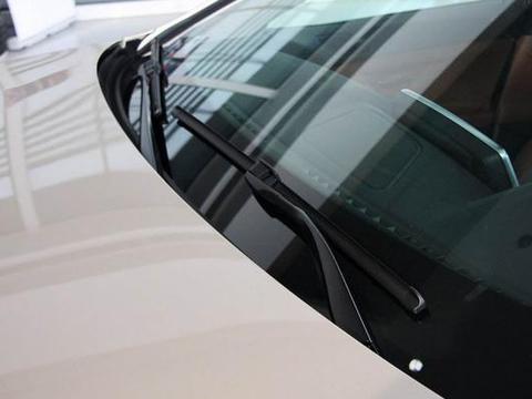 有骨雨刷和无骨雨刷有什么区别？为什么现在车企都说无骨的好？