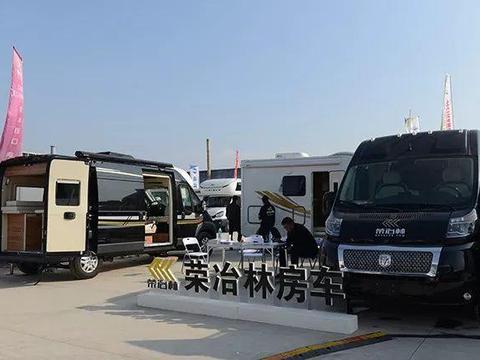 电影中走出的荣冶林RBT600 进口底盘B型房车