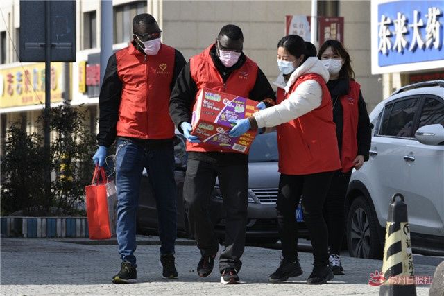 非洲小伙"侯赛雷"巴度"成了村口最靓的仔