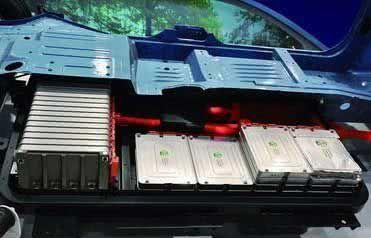 新能源汽车换电池贵吗？看到价格后，车主：真以为我傻？