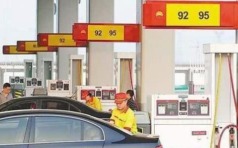 中石油与私人“杂牌油”价格差这么多，有何猫腻