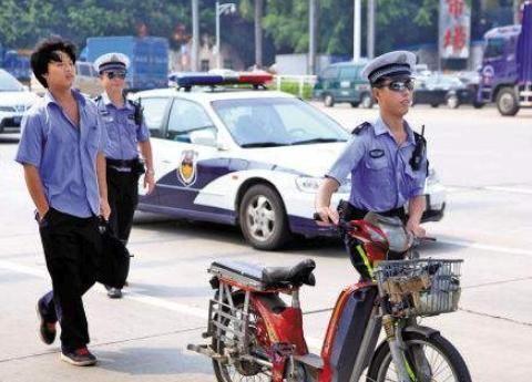 禁摩又限电，车主接送孩子成问题，专家建议让人喷饭