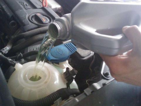 3万公里必须更换一次防冻液？