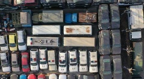 济南“汽车坟墓”不问车辆“出身” 报废车每吨200元