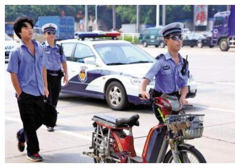 禁摩又限电，车主接送孩子成问题，专家建议让人喷饭