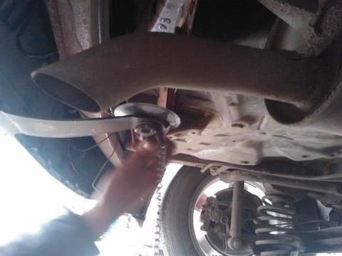 车子后处拴条铁链子，只是好看？修车师傅：5年驾龄老司机才知道