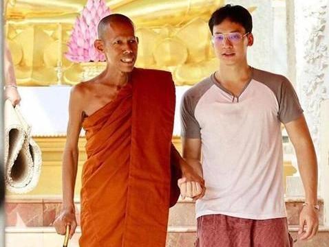 一个小孩妈妈死了她以为妈妈只是睡着的电影